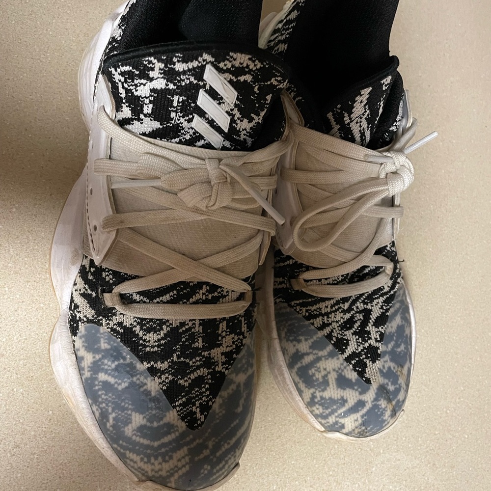Good condition boys basketball shoes